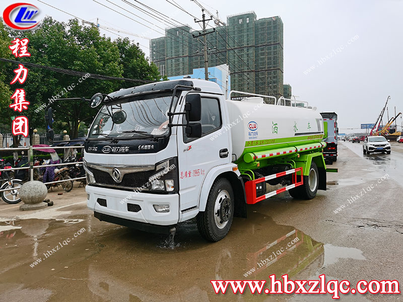 伴風搭雨，程力集團東風福瑞卡灑水車發(fā)往甘肅嘉峪關